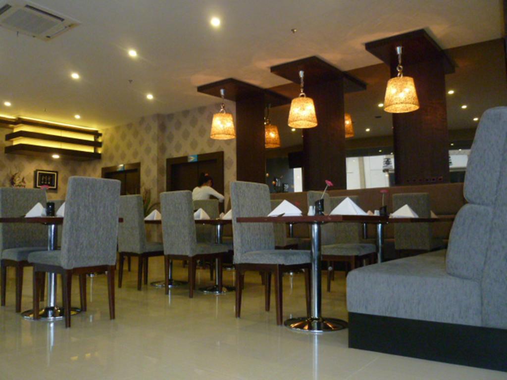 Zenith Hotel Kendari Exterior photo